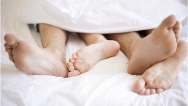 Секс со спящей женой брата