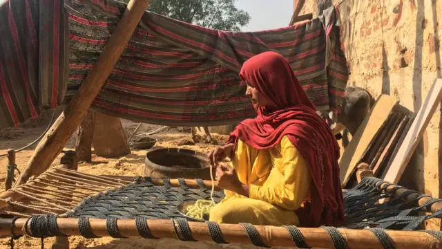 రక్బర్ భార్య అస్మీనా