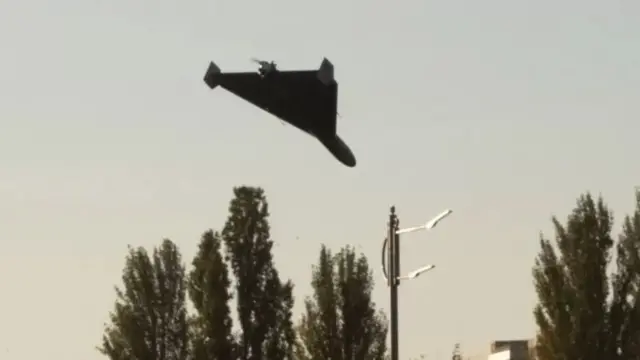 د کېیف اسمان کې یوه ځانمرګې بې پیلوټه الوتکه- اوکراییني چارواکي وايي دا الوتکې ایران کې جوړې شوې