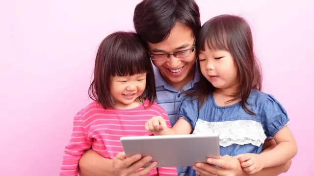 Mzazi na watoto wake.