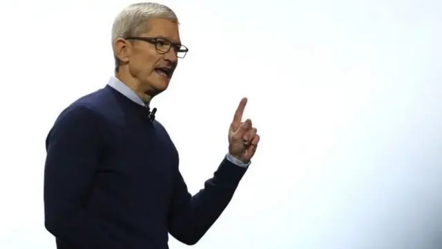 फेसबुक, अॅपल