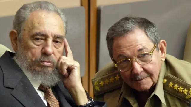 Fidel Castro com seu irmão Raúl