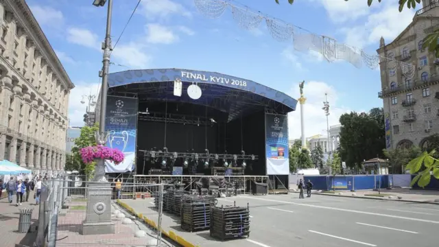 На Хрещатику будуть концерти і гратимуть у футбол