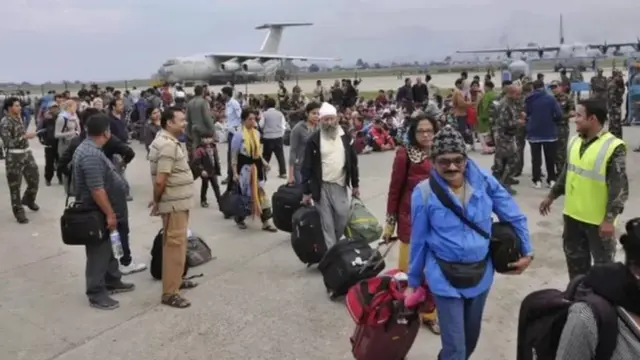 बचाव अभियान के बाद वापस आए भारतीय