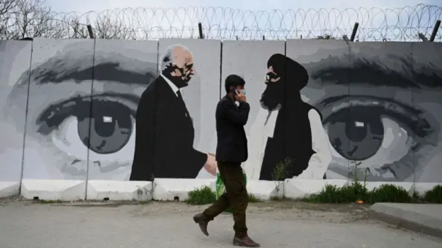 آقای خلیلزاد گفته که با پیشرفت روند صلح شماری از نیروهای طالبان به داعش خواهد پیوست