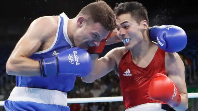 Lindolfo Delgado en su pelea de Río.