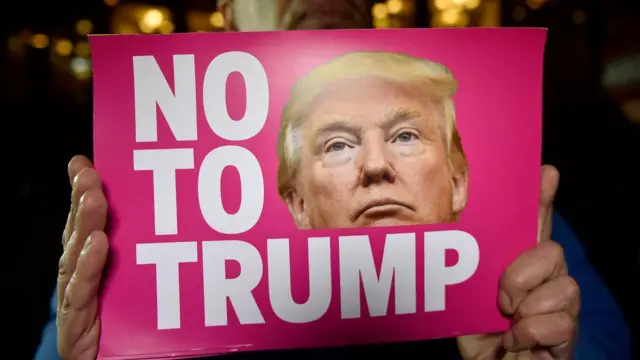 Плакат против Трампа