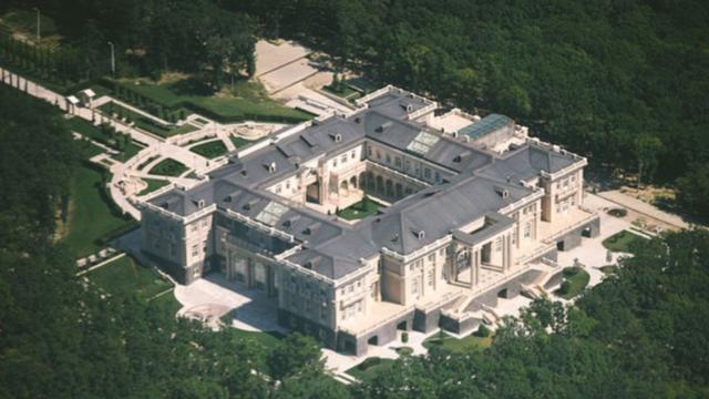 El "palacio" de 7.800 hectáreas está ubicado en la ciudad turística de Gelendzhik, a orillas del Mar Negro.