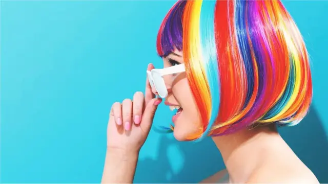 renkli saçlı kadın