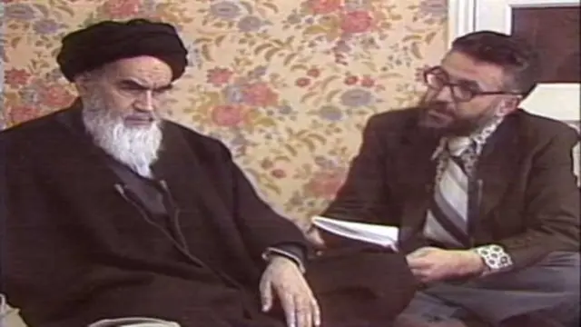 آقای یزدی پیش از انقلاب دستیار ارشد رهبر انقلاب بود. وزیر خارجه دولت موقت مانند سایر اعضای دولت بازرگان در پی به گروگان گرفته شدن دیپلمات‌های آمریکایی در تهران کناره گیری کرد و در زمان حمله عراق سمت حکومتی نداشت