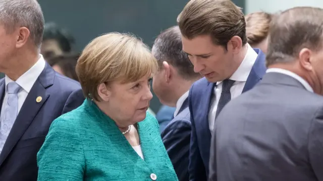 کورتس و مرکل