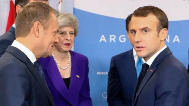 ماکرون می توسک