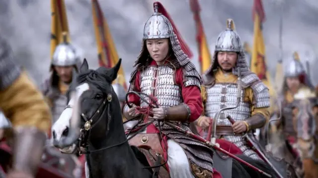 Gerçek aktörlerle çekilen şirketin son filmi Mulan insan hakları ihlalleriyle suçlanan Çin'de çekilmesi nedeniyle eleştirilmişti