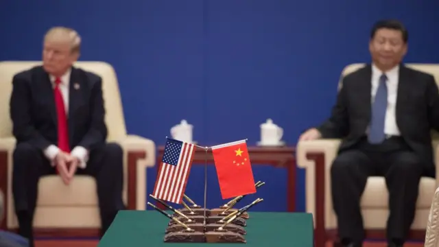 特朗普曾经表示，如果对美中达成贸易协议及美国国家安全有利，必要时他"肯定会干预"孟晚舟案。图为2017年11月特朗普访华时与习近平出席工商界活动。