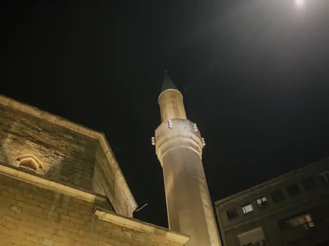 Beogradska Bajrakli džamija sagrađena je 1575. godine i danas je jedina aktivna islamska bogomolja u glavnom gradu Srbije.