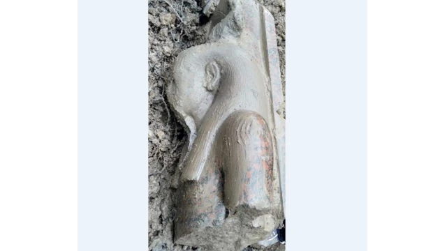 مصر تكشف عن تمثال نادر للملك رمسيس الثاني