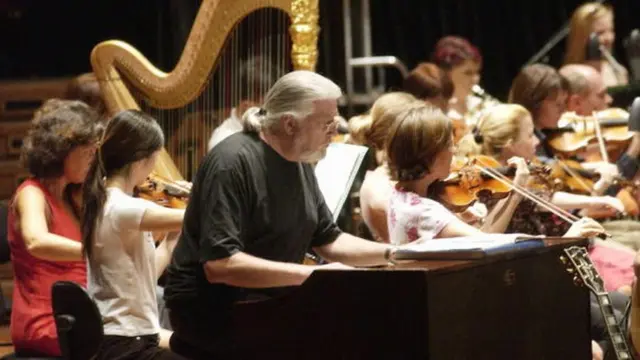 સિડનીમાં ઓપેરાના રિહર્સલ દરમિયાન