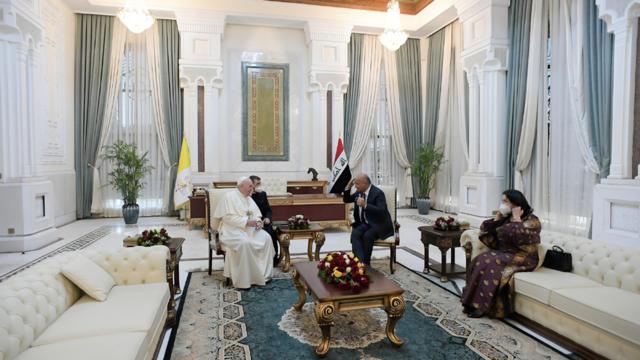 بغداد - اجتمع البابا فرنسيس بالرئيس العراقي برهم صالح في القصر الجمهوري