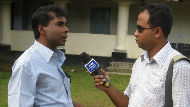 বিবিসি বাংলার জন্য খবর সংগ্রহ করছেন সংবাদদাতা আকবর হোসেন।