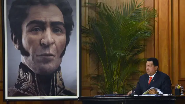 Chávez e quadro com rostoultimos resultados da lotofácilSimón Bolívar.