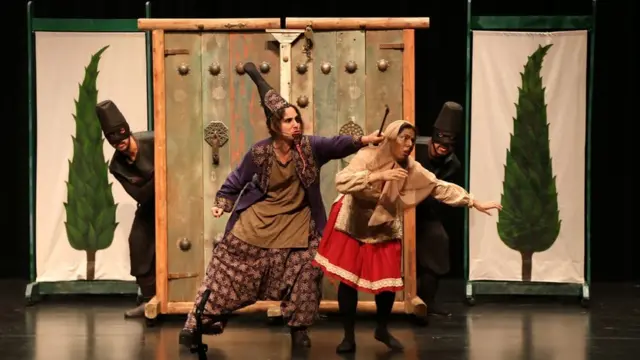 صحنه‌ای ازنمایش طربنامه