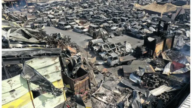 강원도 속초시의 한 폐차장에 있던 차량들이 산불로 모두 타버렸다