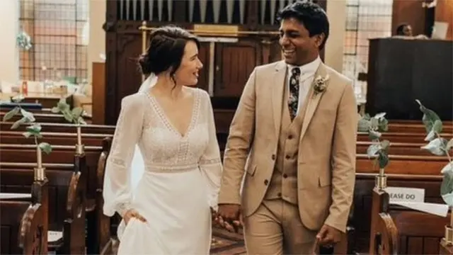 মিস. টিপিং বলেন, কর্মক্ষেত্রে বিয়ে করাটা একটু অদ্ভুত মনে হচ্ছে।