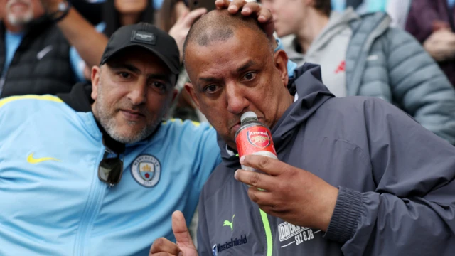 Foto of some football fans 