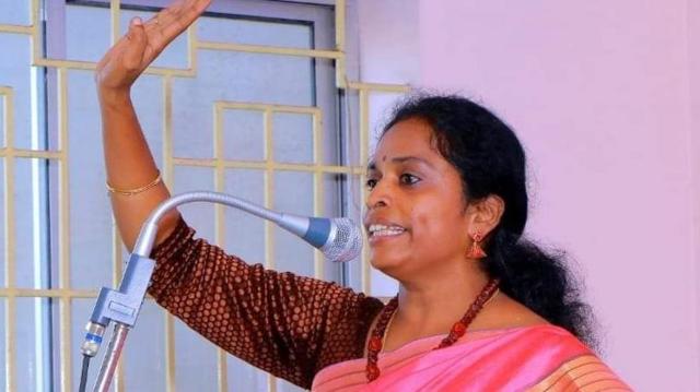 கல்வித்துறையை விமர்சித்ததாக அரசுப்பள்ளி ஆசிரியை பணியிடை நீக்கம் - என்ன நடந்தது?