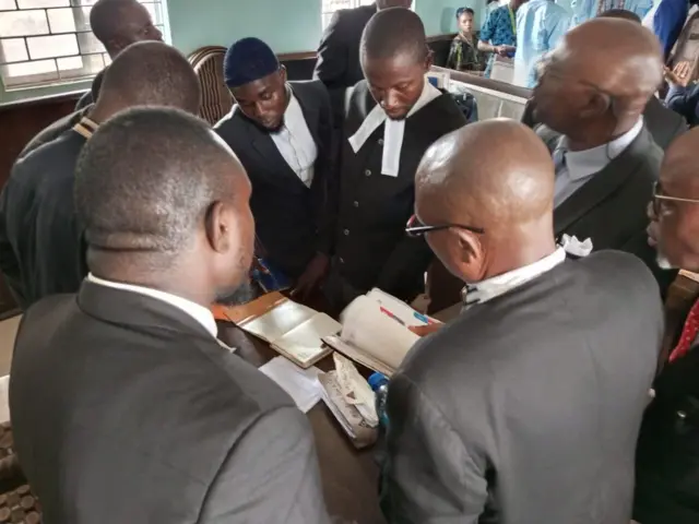 Ninu ile ẹjọ majisireeti to n gbọ ẹjọ 'Tani Ọlọhun?'