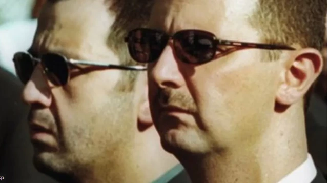 माहेर अल-असद (बाएं) और राष्ट्रपति बशर अल-असद (दाएं)