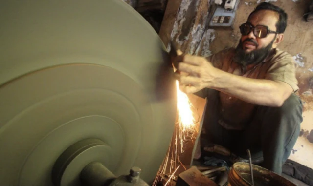 အသေးစားနဲ့ အလတ်စား လုပ်ငန်း