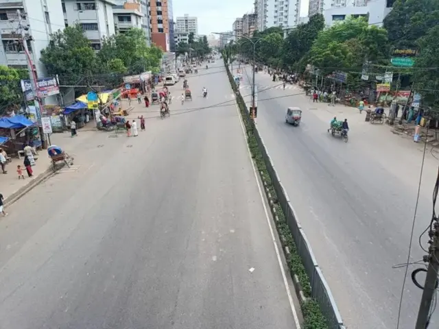 কারফিউ চলাকালীন ঢাকার রাস্তা