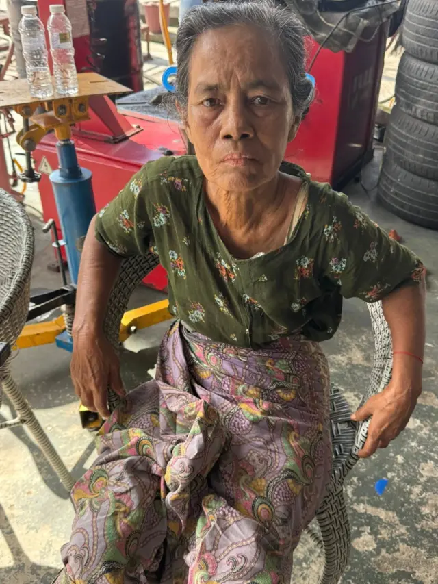 အိမ်ပြန်လမ်းကို မမှတ်မိတဲ့ သံတွဲမြို့နယ်က စစ်ရှောင်ဒေါ်စောဝင်း