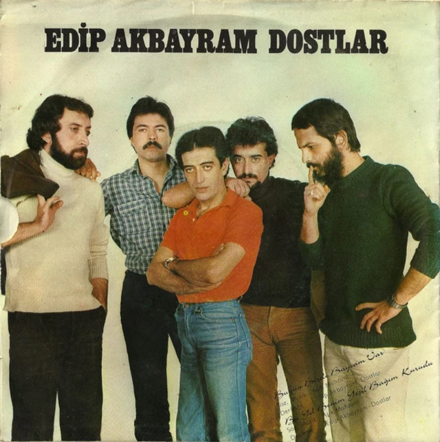 Edip Akbayram ve Dostlar grubunun "Bugün Bizde Bayram Var" ve "Bu Yıl Benim Yeşil Bağım Kurudu" şarkılarının yer aldığı 45'liği