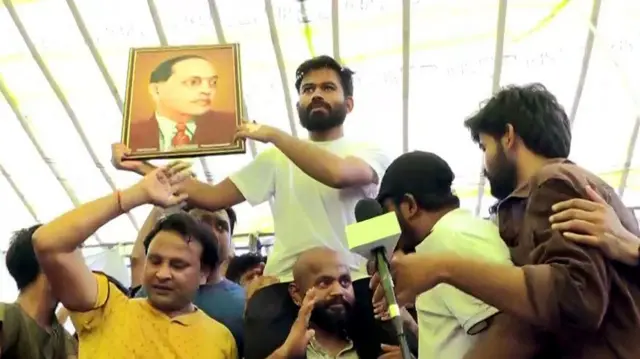 সাবেক শিক্ষামন্ত্রী ধর্মেন্দ্র প্রধানের ইস্তফার পরে সংবিধান প্রণেতা বিআর আম্বেদকরের ছবি হাতে অভিজিৎ দীপকে