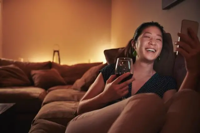 मद्यपान केल्यामुळे आपली झोपण्याची बदलू शकते, विशेषकरून वेगवेगळ्या टप्प्यांवरील आपल्या झोपण्याच्या वेळेत बदल होऊ शकतो