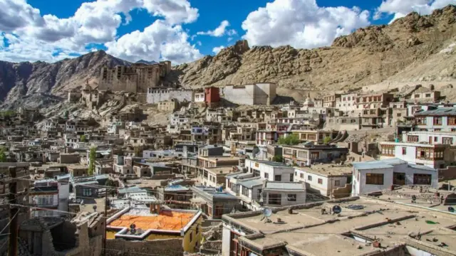 இமயமலையில் குறையும் பனிப்பொழிவு – ஆபத்தில் 200 கோடி பேரி வாழ்வாதாரம்