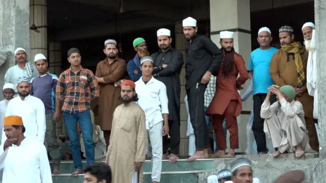 काही कायद्यांचा धर्माचा वा धार्मिक समजुतींशी संबंध आल्यानं त्या तरतुदींवरुन शंका उपस्थित झाल्या.