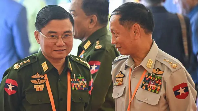 ဒုချုပ် ဗိုလ်ချုပ်ကြီးကျော်စွာလင်းနဲ့ လေချုပ်ဟောင်း ဗိုလ်ချုပ်ကြီးထွန်းအောင်