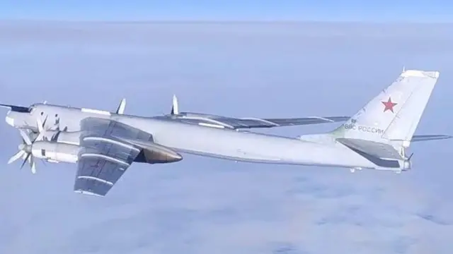 Ibi bisasu vya misire bivugwa ko vyarashwe n'iyi ndege y'intambara yo mu bwoko bwa Tu-95MS (ifoto yo mu bubiko)