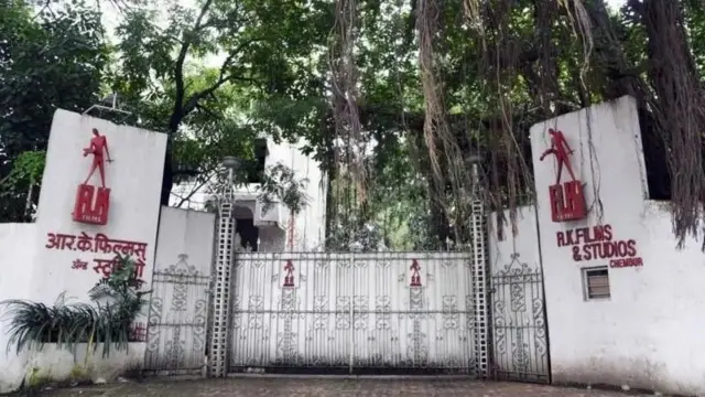 آر کے سٹوڈیو کا دروازہ