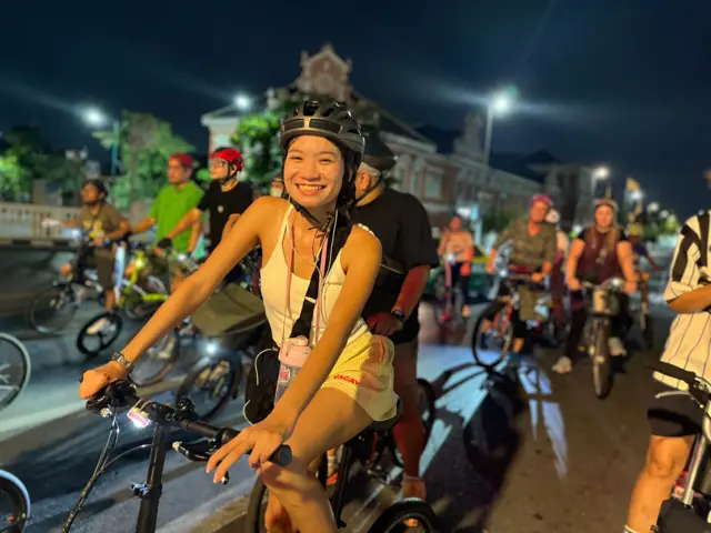 Sutinan Chanchit, 24 tuổi, cho biết cô muốn việc đạp xe trở nên dễ dàng hơn ở Bangkok