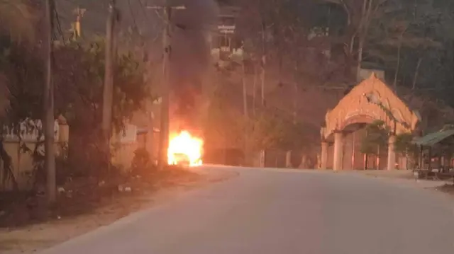 ခွန်ဆာကုန်းက ရခိုင်စုကို လက်နက်ကြီးကျခဲ့တဲ့မြင်ကွင်း