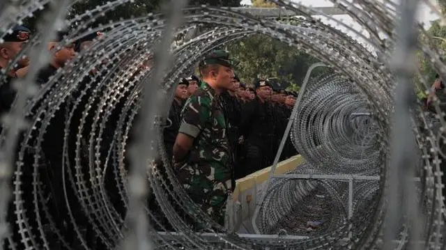 Personel TNI di depan Gedung MK, Juni 2019 (Eko Siswono Toyudho/Anadolu Agency/Getty Images).