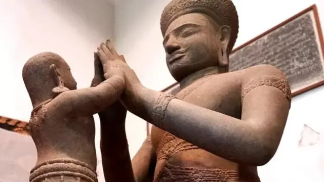ဒေါက်ဂလက်စ်လက်ချ်ဖို့ စုဆောင်းမှုထဲက ဆယ်ရာစုခေတ်က Shiva နဲ့ Skanda ရုပ်တုကို မကြာခင်က ဖနွမ်းပင်ကို ပြန်ပို့ခဲ့