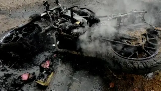 বুথ দখল, ছাপ্পা ভোট, ব্যালট বাক্স ছিনতাই, অগ্নিসংযোগ, বোমাবাজি - সবই চলছে শনিবার ভোটগ্রহণের মধ্যে