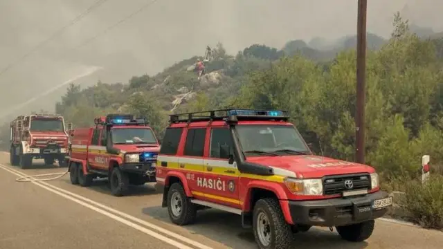 দমকল বাহিনীর গাড়ি