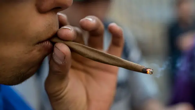 కెనడా, గంజాయి, చట్టబద్ధం