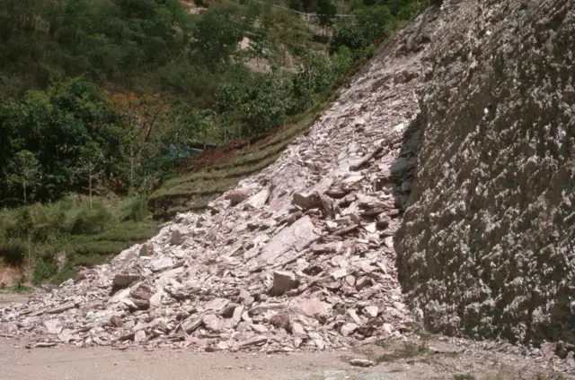 पहाडी भूगोलमा बढी पहिरो खस्छ